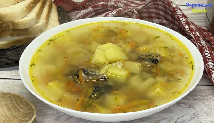 Быстрый рецепт супа из консервированной сардины выручит, когда нет времени стоять на кухне