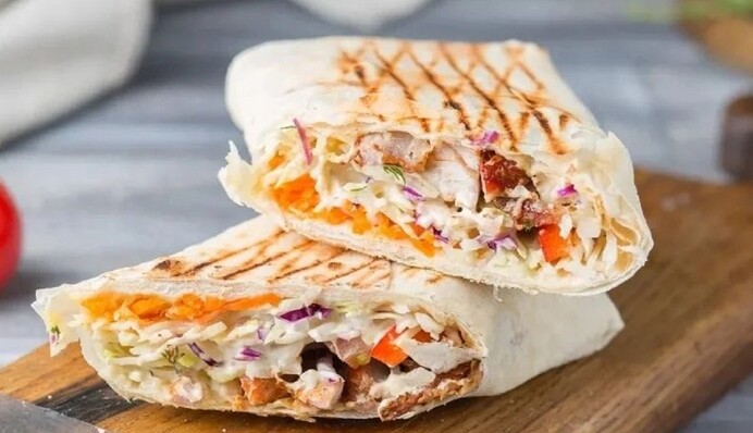 Как приготовить сочную домашнюю шаурму на сковороде: быстрый рецепт в лаваше