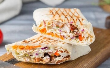 Как приготовить сочную домашнюю шаурму на сковороде: быстрый рецепт в лаваше