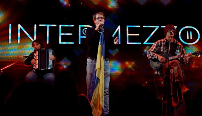 Вокалист киевской группы заявил, что его похитили и избили представители ТЦК в Черновцах