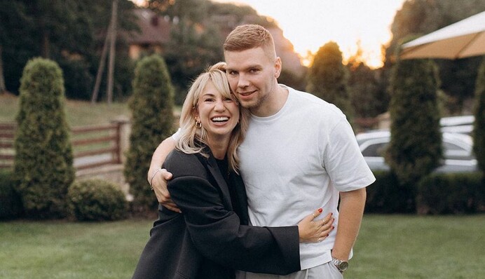 Блогерка Таня Пренткович засвітилася на Мальдівах з чоловіком, який виїхав з України як волонтер