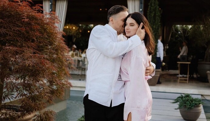 Александр Усик в четвертый раз стал отцом: как боксер с женой назвали дочь