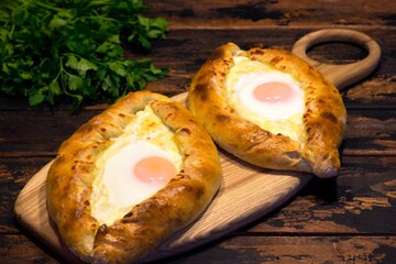 Рецепт классических хачапури по-аджарски, которые прекрасно выходят в домашней духовке