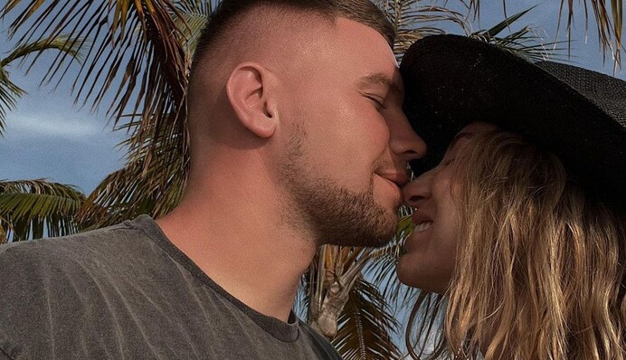 Чоловік блогерки Пренткович пояснив, як опинився на Мальдівах після виїзду у Польщу по дозволу волонтера