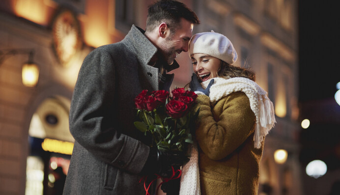 Любовный гороскоп на февраль: какие знаки Зодиака в конце зимы встретят особого человека