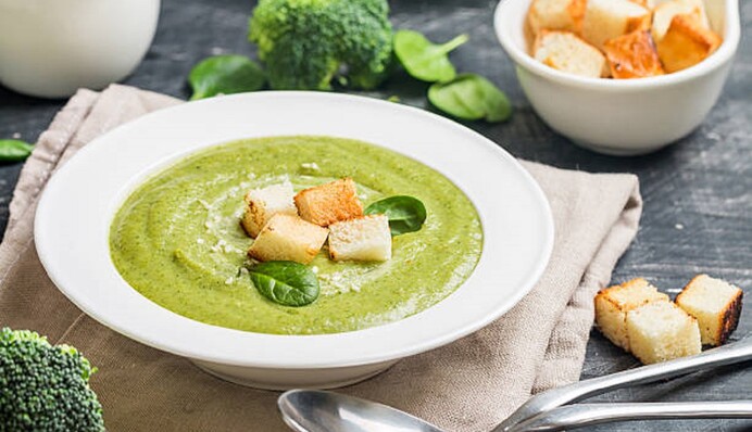 Вкусный и полезный обед: рецепт сливочного крем-супа с капустой брокколи