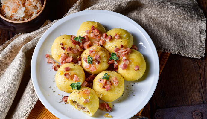 Так готовят на Закарпатье: рецепт вкусных картофельных кнедлей с мясом