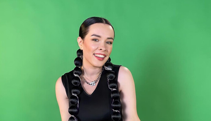 Артистичная переводчица жестового языка стала звездой Нацотбора на 