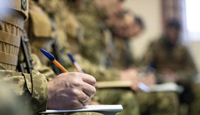 Аспірантів - в армію: як під гаслом мобілізації знищують науку і повертають найгірші практики 