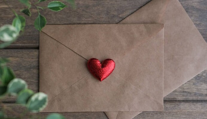 Как оригинально поздравить парня в День влюбленных: идеи подарков для него