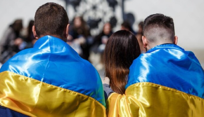 Без денег и другой помощи: какие санкции готовят выехавшим из Украины мужчинам