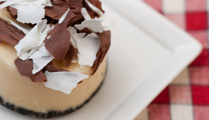 Трюфельний торт з білим шоколадом - розкішний десерт до Дня закоханих: як його приготувати