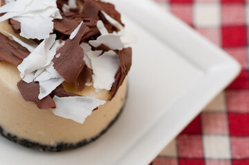 Трюфельний торт з білим шоколадом - розкішний десерт до Дня закоханих: як його приготувати