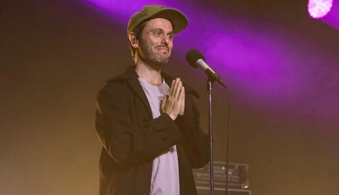 Выехал из Украины и поет на русском: где сейчас Андрей Запорожец - SunSay из группы 5'Nizza