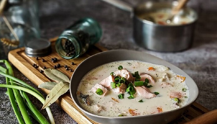 Рецепт для изысканного обеда: как приготовить сливочный суп с красной рыбой