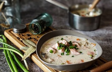 Рецепт для изысканного обеда: как приготовить сливочный суп с красной рыбой