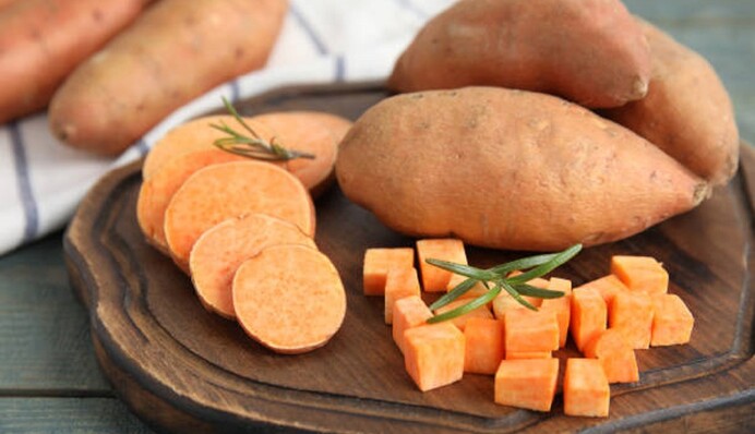 Батат – это сладкий картофель: как вкусно приготовить его в духовке