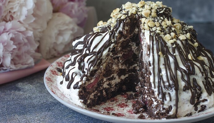 Кучерявий пінчер – улюблений торт з вишнями і персиками: як його приготувати