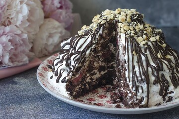 Кучерявий пінчер – улюблений торт з вишнями і персиками: як його приготувати