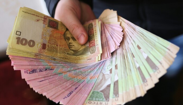 Ризикують стати боржниками: астрологи назвали знаки Зодіаку, яким варто бути обережними з грошима