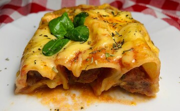 Каннеллони – большие макароны-трубочки с начинкой: как их приготовить с фаршем и сыром