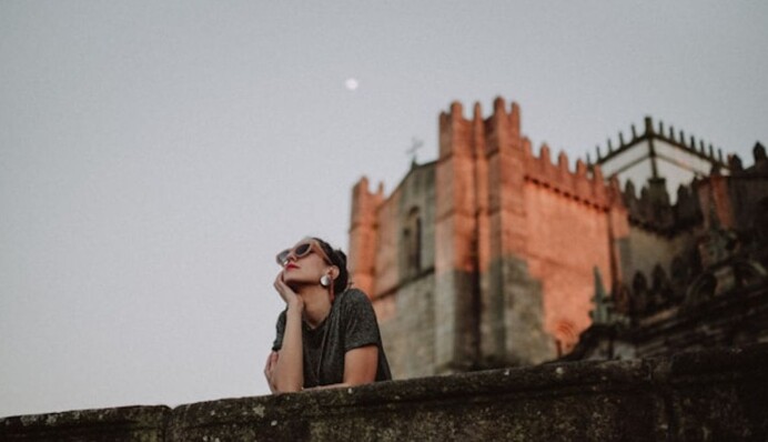 Живут прошлым: какие знаки Зодиака держатся за воспоминания и не могут двигаться вперед