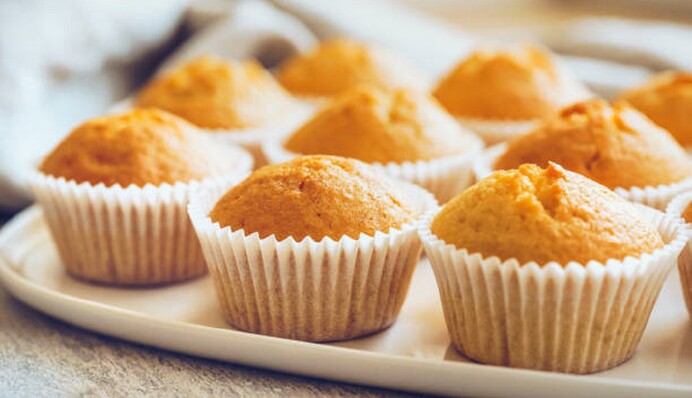 Быстрая выпечка к чаю: как приготовить ароматные маффины с медом вместо сахара