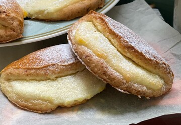 Сочники – мягкое печенье с творогом внутри: как их приготовить к чаю