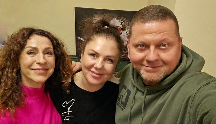 Радостные и веселые: Надежда Матвеева показала, как сейчас выглядят Залужный и его жена