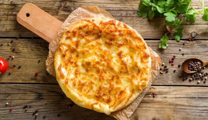 Грузинська випічка в домашніх умовах: як приготувати хачапурі з сиром сулугуні