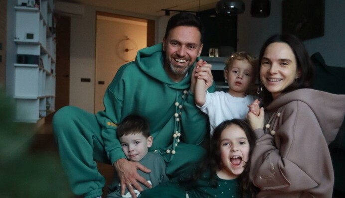 Дружина Мірошниченка відповіла на закиди, що вони усиновили хвору дитину заради виїзду за кордон