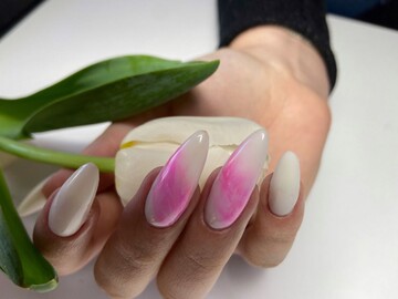 Новинки весеннего маникюра к 8 марта: как стильно украсить ногти