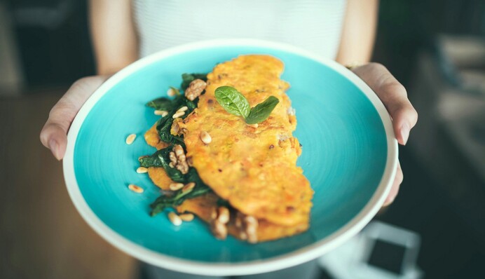 Омлет с начинкой – вкусный и быстрый завтрак: как его приготовить за 10 минут