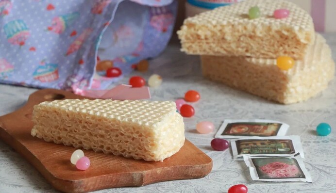 Простий десерт на 8 березня: як приготувати вафельний торт з желе