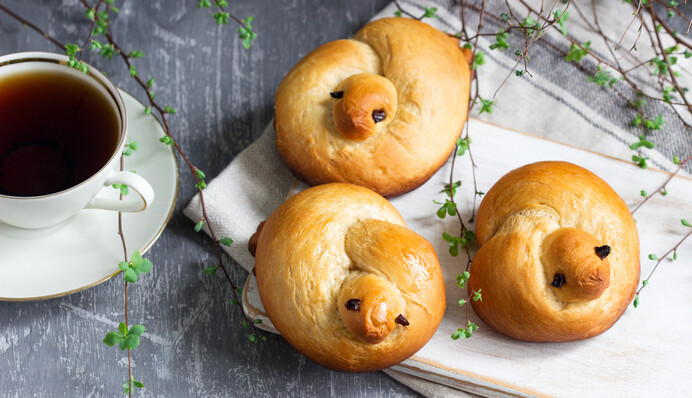 Как испечь булочки-жаворонки к празднику Сорок святых: рецепт с видео