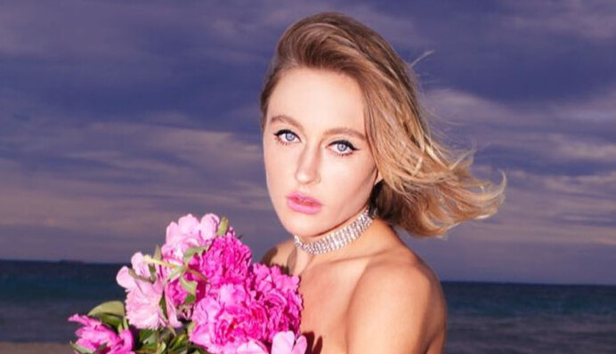 Мовчить про війну і публікує відео для дорослих: що стало зі співачкою Євою Бушміною