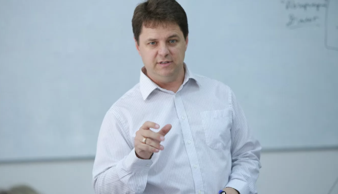 Реформа образования должна заставить вузы гоняться за абитуриентами - замглавы МОН