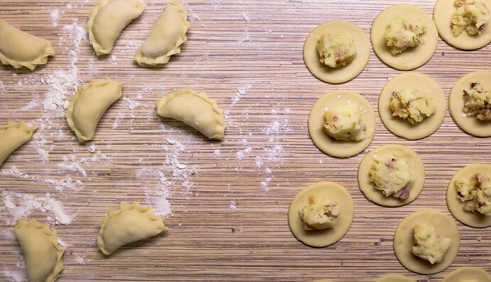 Как готовить вареники, чтобы они не разваривались: рецепт теста и вкусной начинки