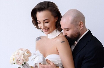 Комік і військовий ЗСУ Віктор Розовий зіграв весілля після розпису з коханою: фото