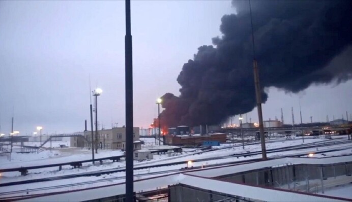 Росіянин, де бензин брати будеш: чи знищить Україна російські НПЗ