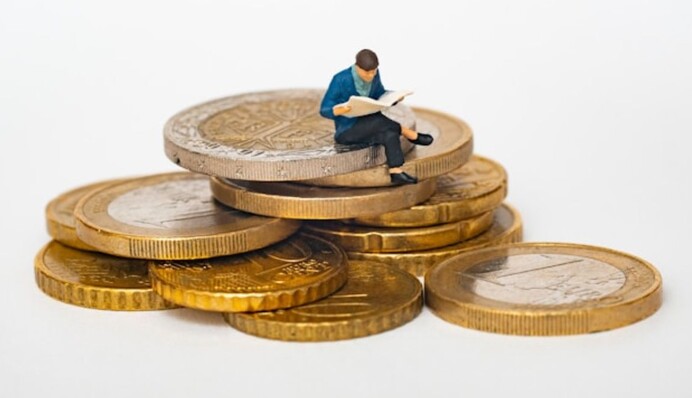 Финансовые вопросы – их боль: астрологи назвали знаки Зодиака, которые постоянно в стрессе из-за денег