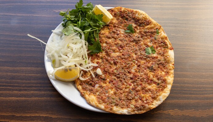 Що таке лахмаджун і чому цей рецепт 