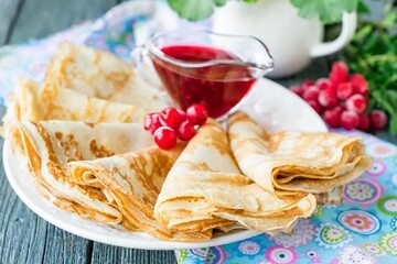 Блогерка поділилася незвичайним рецептом млинців: виходять тонкими і дуже смачними