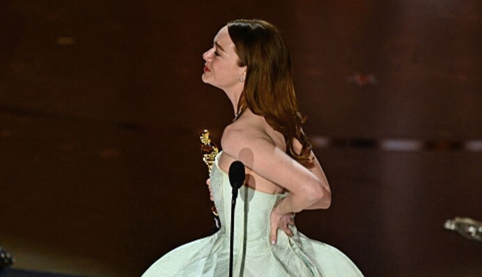 Конфуз на сцене: у Эммы Стоун во время вручения 