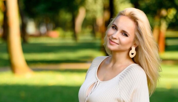 Лілія Ребрик після пологів показала зворушливі фото з чоловіком і новонародженою донечкою