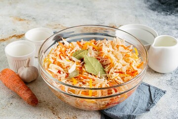 Блогер показала, как готовить хрустящую и быструю маринованную капусту 