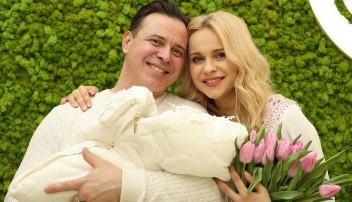 Под звуки тревоги: Лилия Ребрик с новорожденной дочкой выписалась из роддома и показала фото