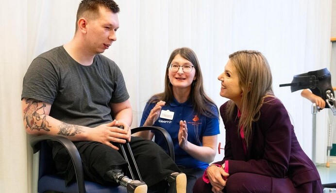 Королева Нідерландів відвідала поранених українських бійців у реабілітаційному центрі