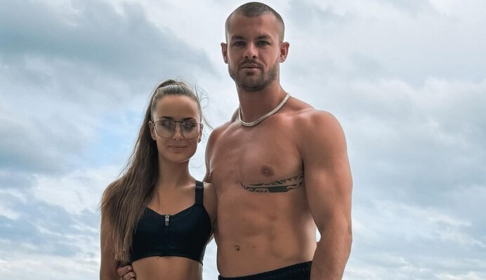 Красивая пара: Ксения Мишина показалась с мужчиной, которого считают ее новым любимым