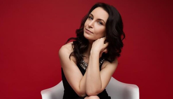 Думала стати монахинею: колишня дружина Віктора Павліка розповіла про зміни в особистому житті